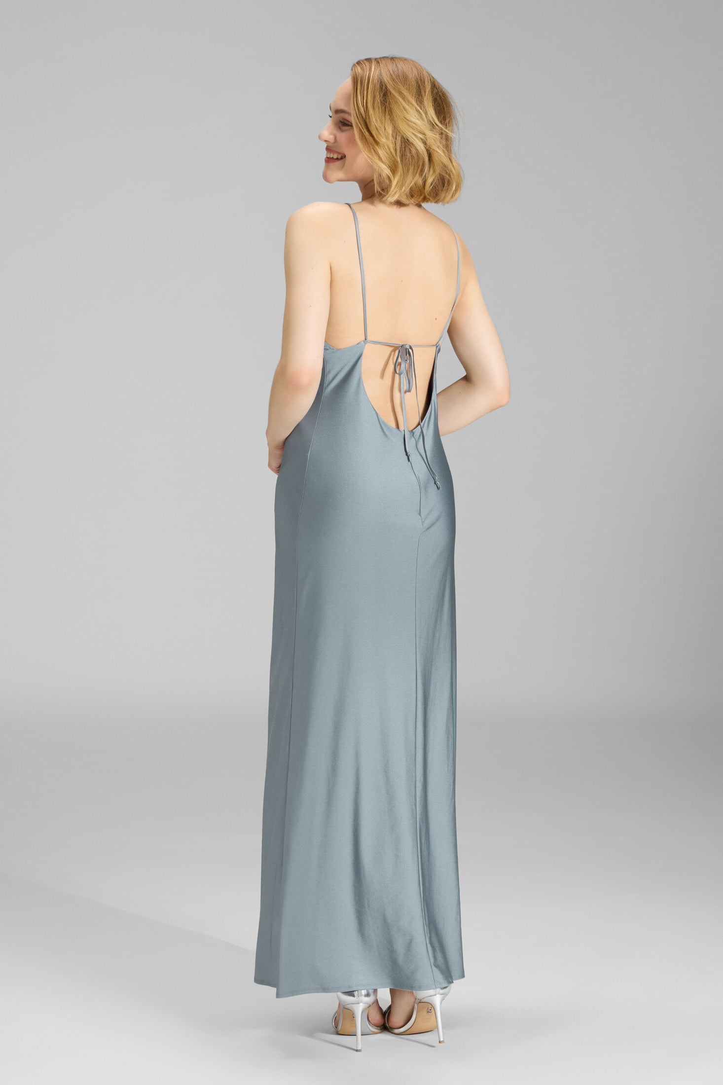 Abendkleid aus Jersey Satin mit Triangel Top und tiefem Rückenausschnitt