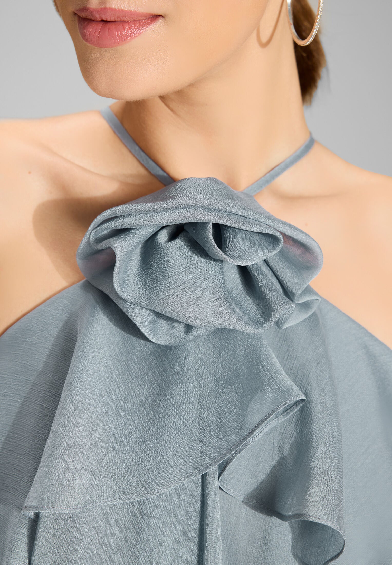 Abendkleid aus Crinkle Chiffon mit gestuften Volants