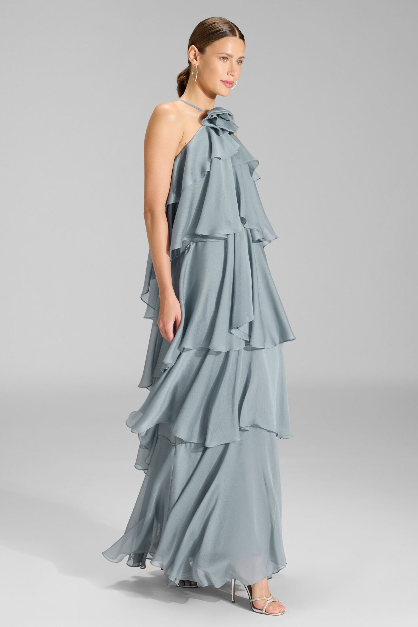 Abendkleid aus Crinkle Chiffon mit gestuften Volants