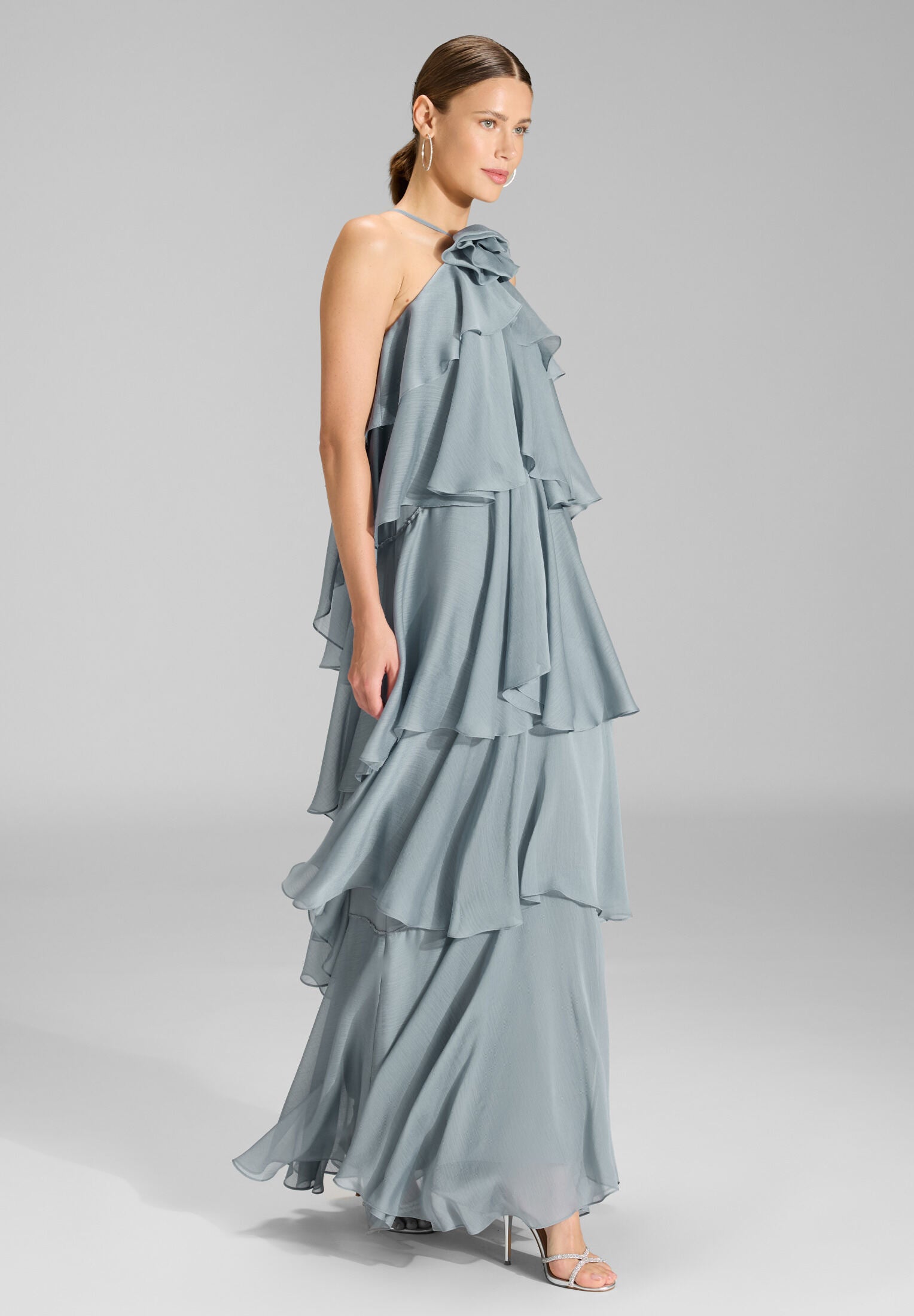 Abendkleid aus Crinkle Chiffon mit gestuften Volants