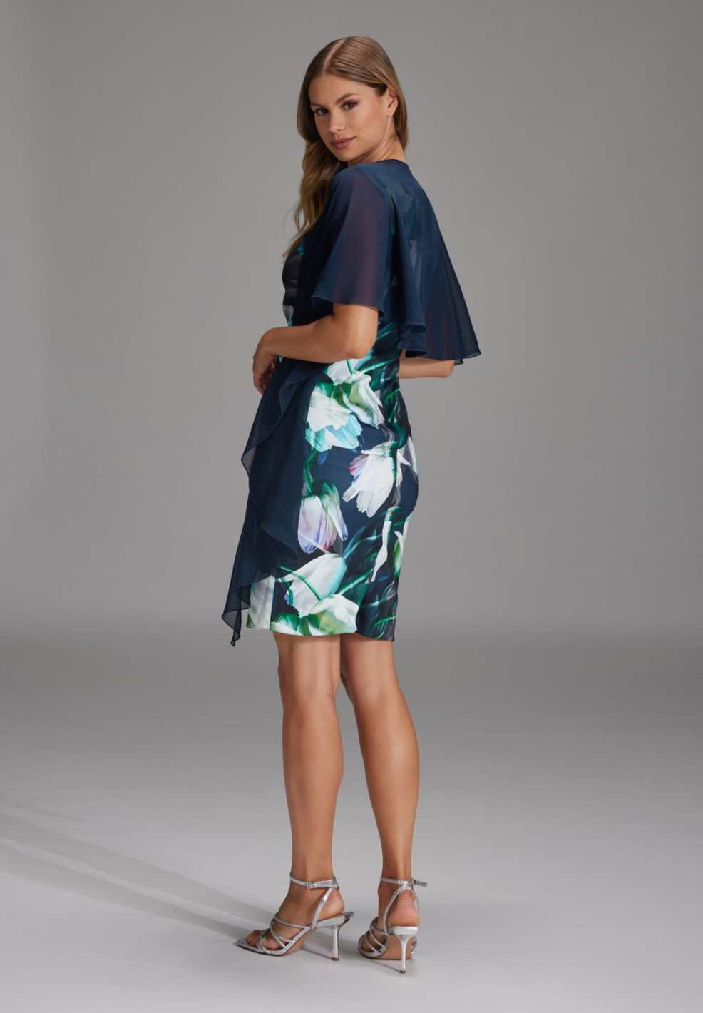 Fließende Chiffon-Stola