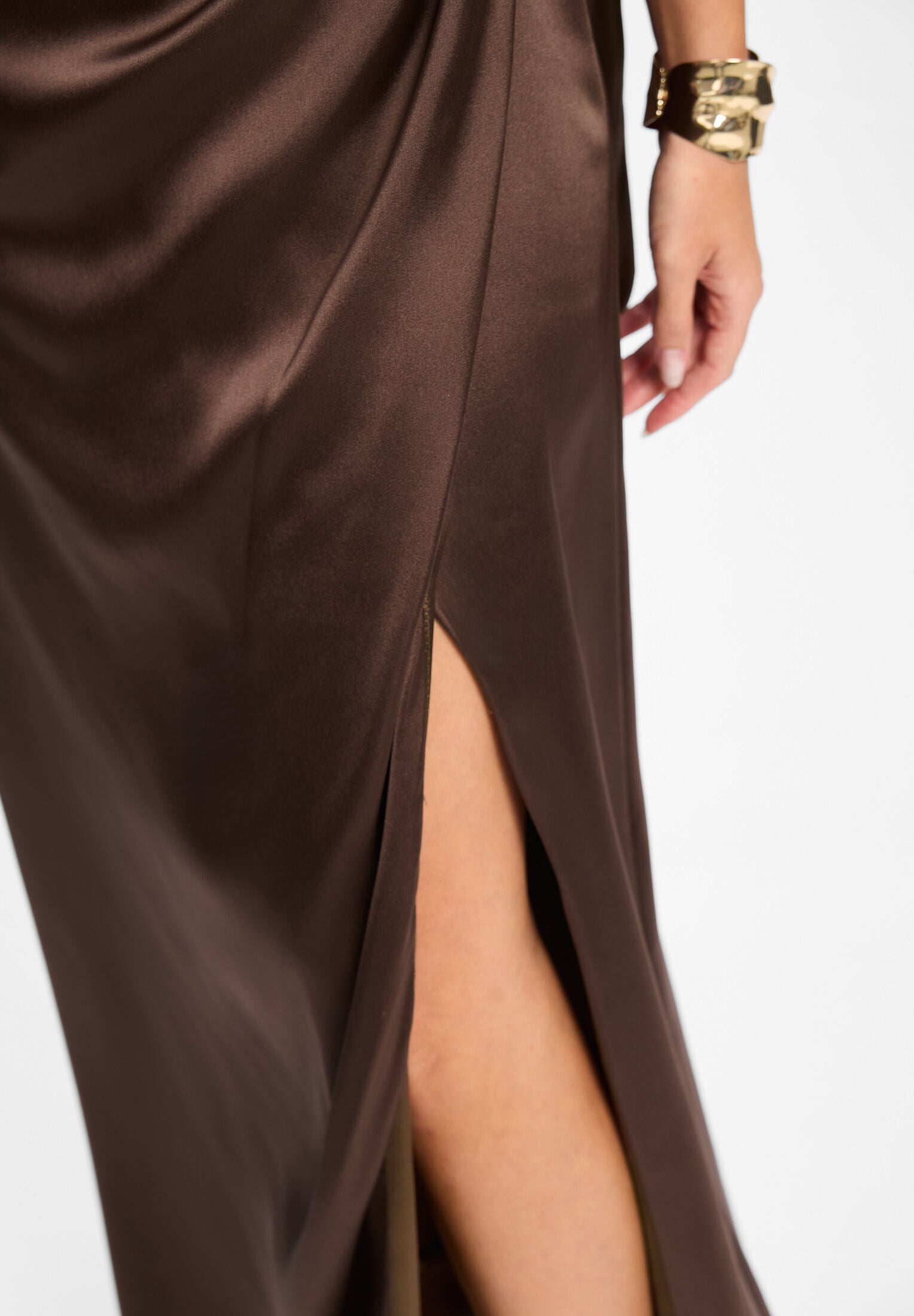 Figurbetontes Abendkleid aus Stretch Satin mit Spaghetti Trägern