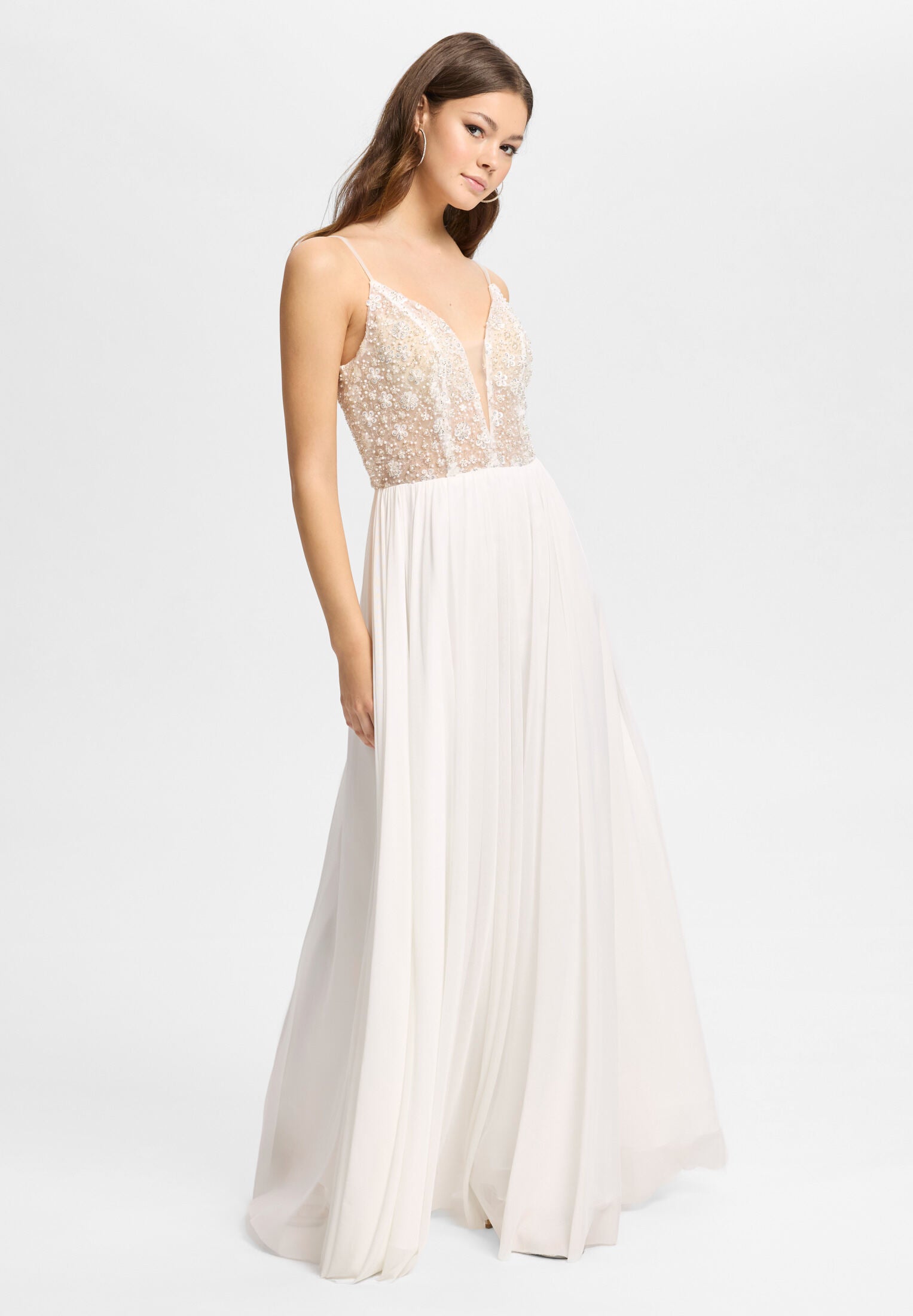 Bodenlanges Abendkleid mit filigraner Stickerei