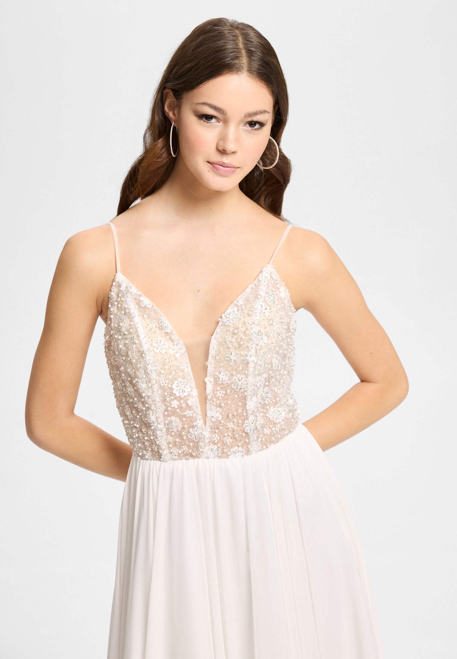 Bodenlanges Abendkleid mit filigraner Stickerei