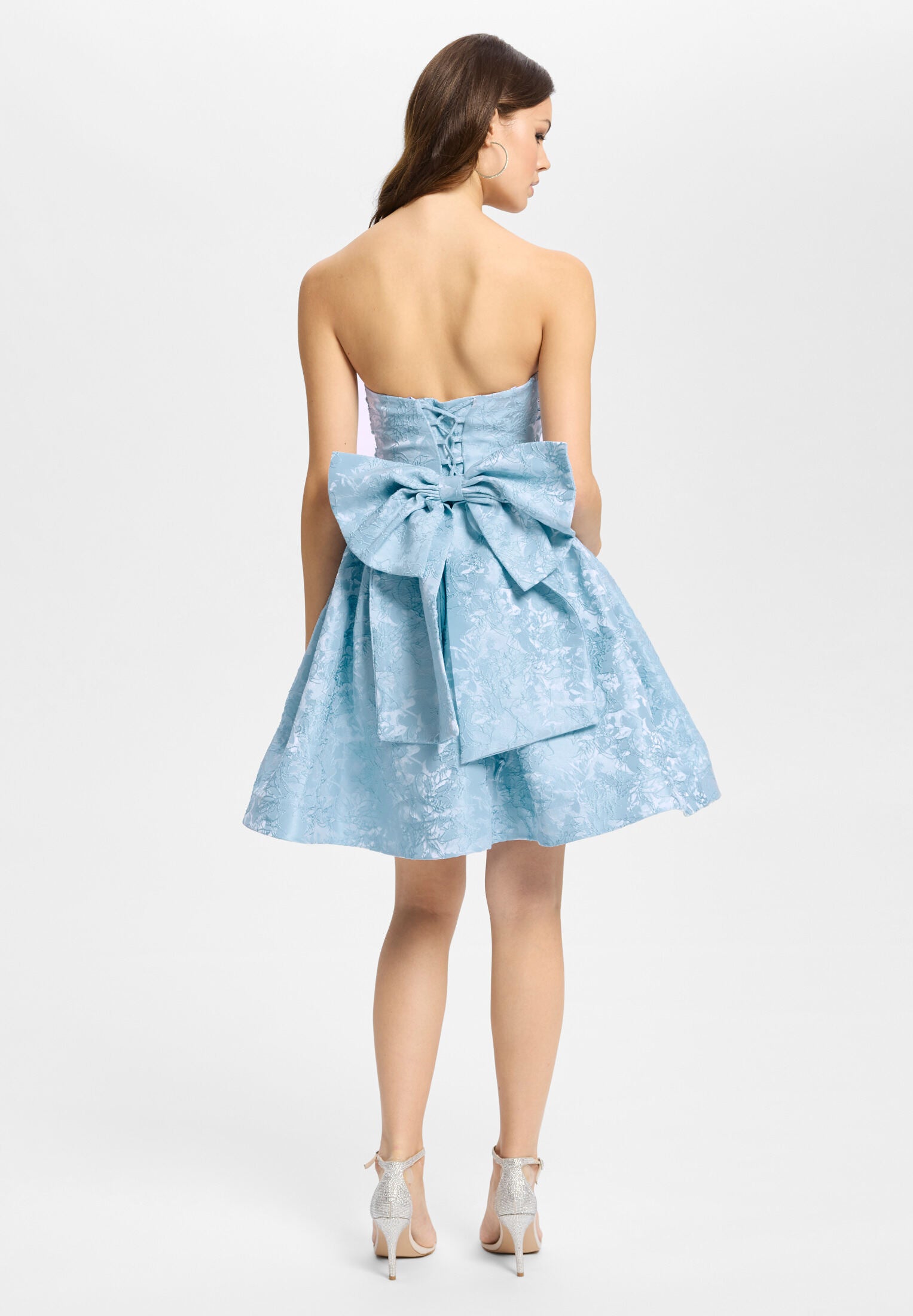 Cocktailkleid aus Jaquard mit ausgestelltem Rock