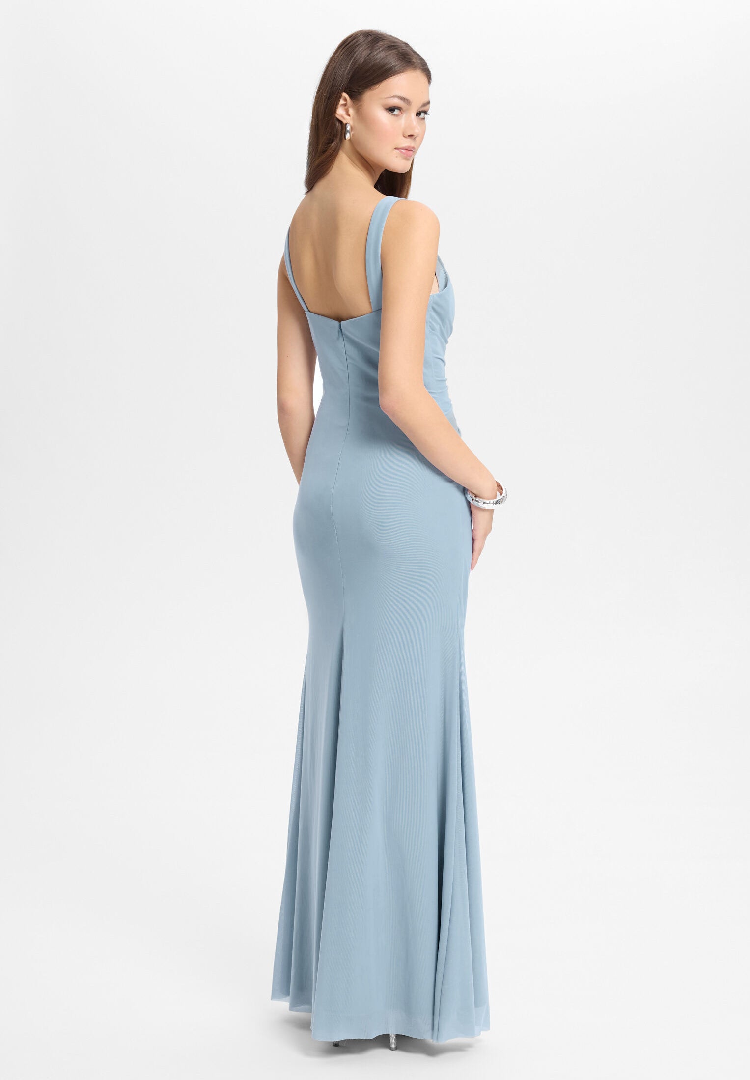Figurbetontes Abendkleid mit feiner Raffung