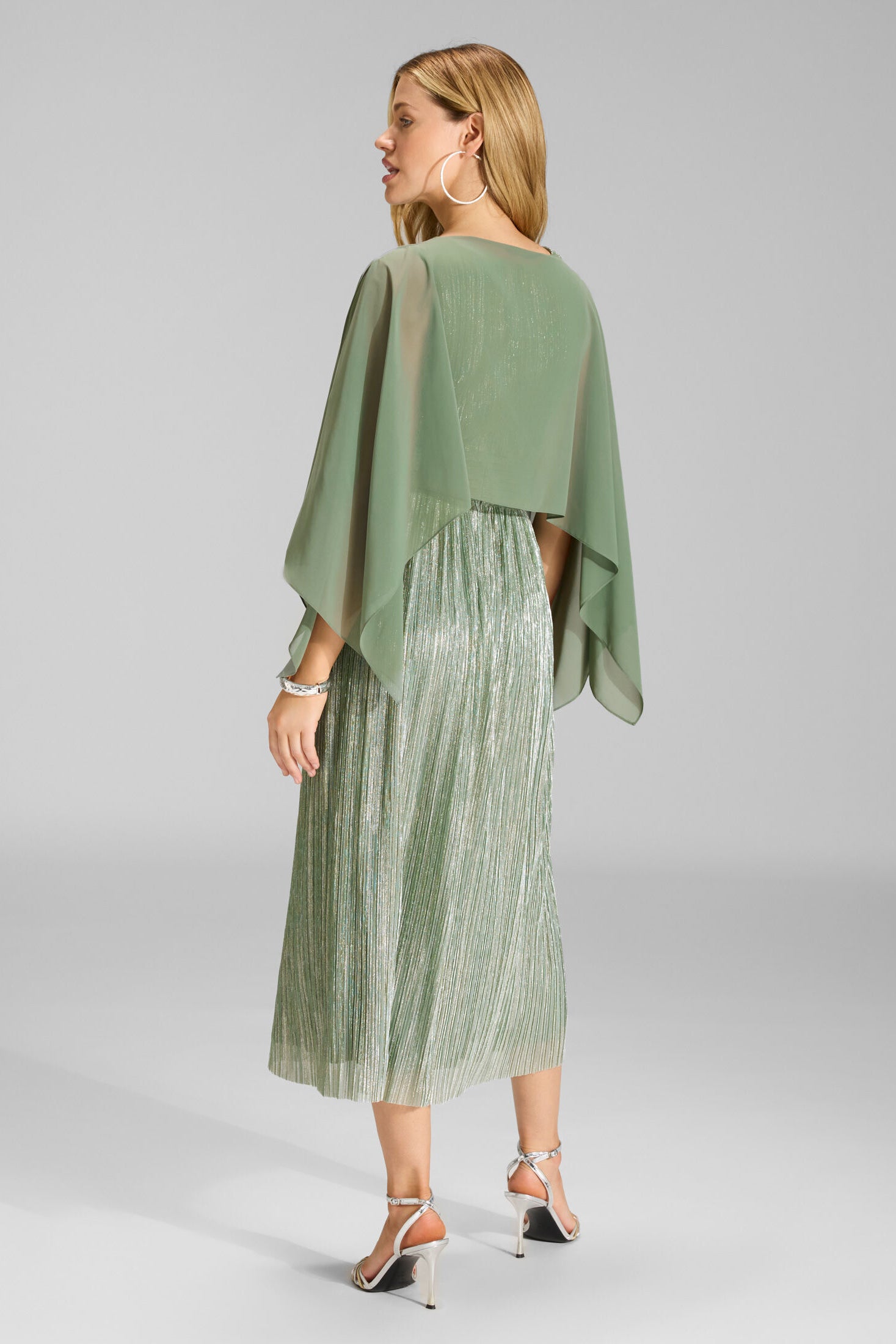 Schlupf-Stola aus Chiffon mit Ärmelschlitzen