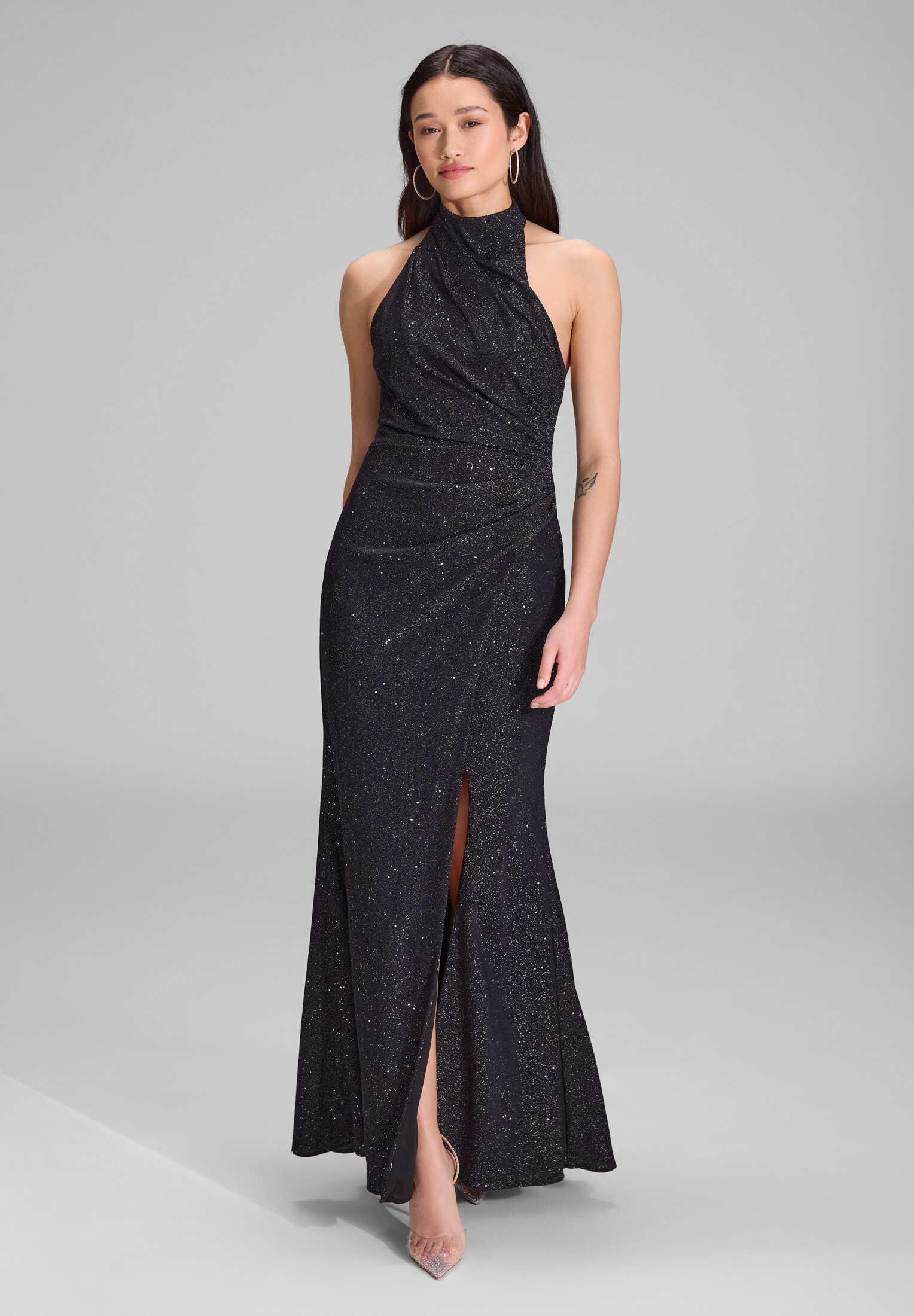 Hochgeschlossenes Abendkleid Schimmereffekt