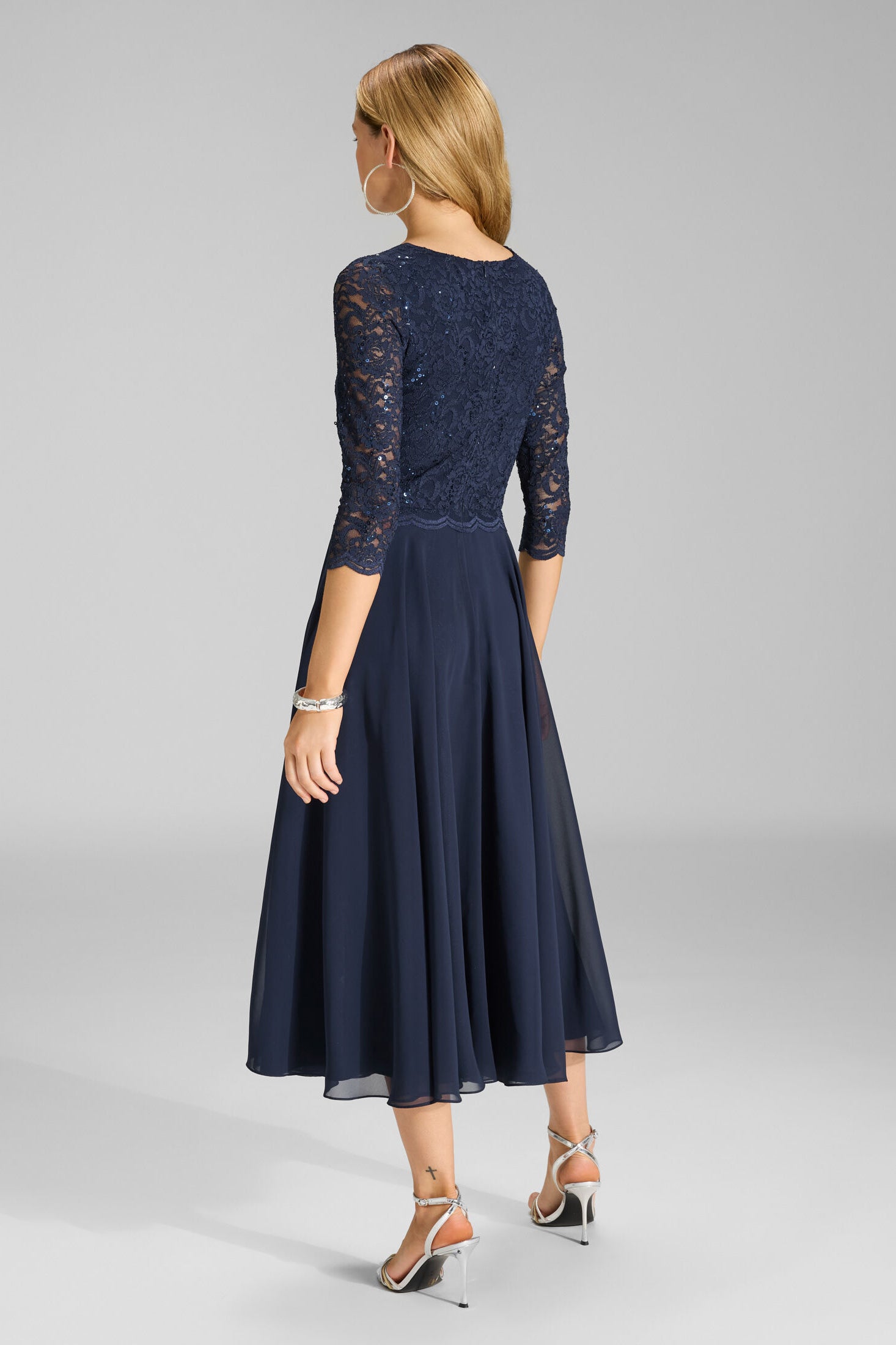 Midi Kleid mit paillettenbesetztem Spitzenoberteil