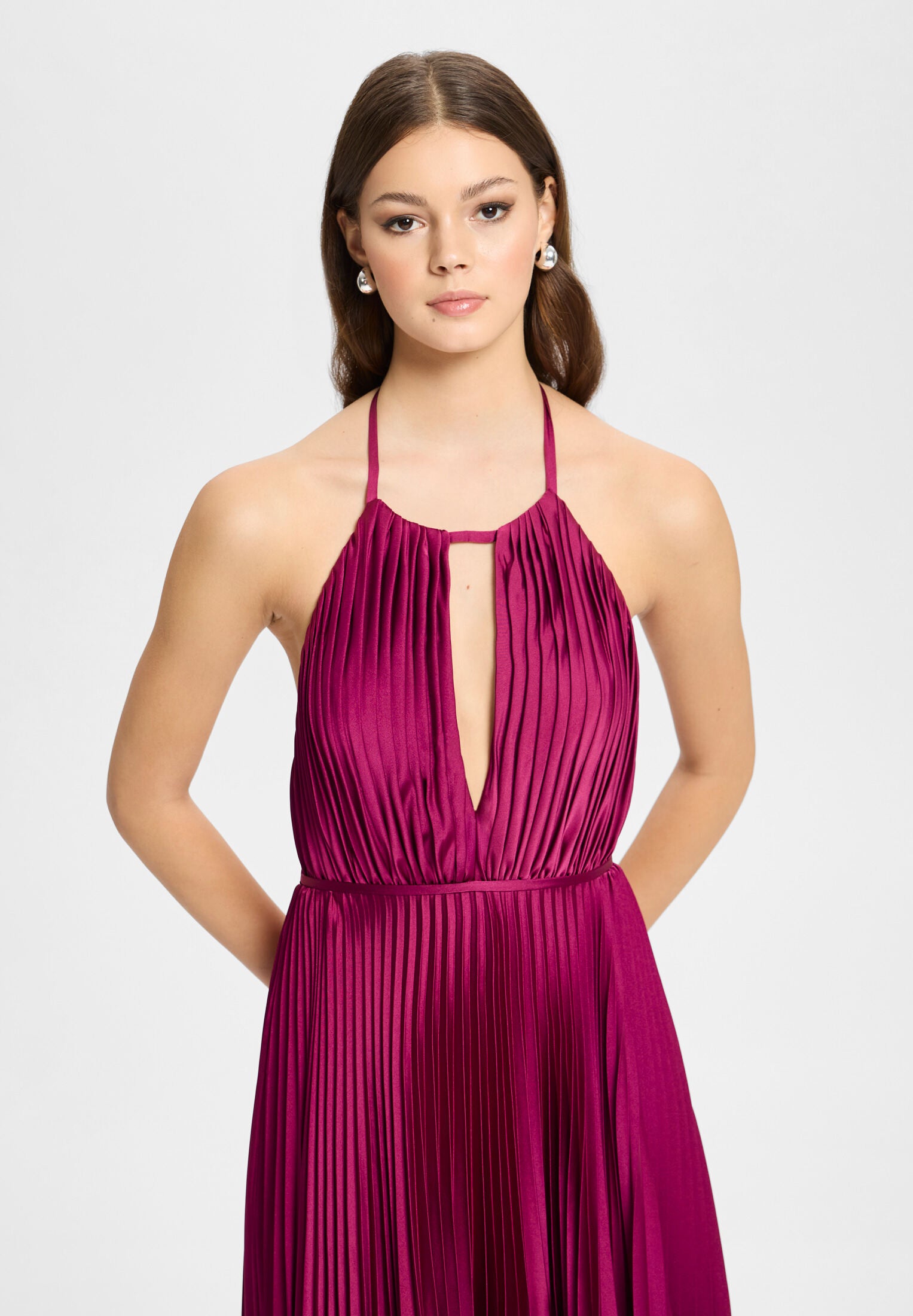 Bodenlanges Plisseékleid aus Satin