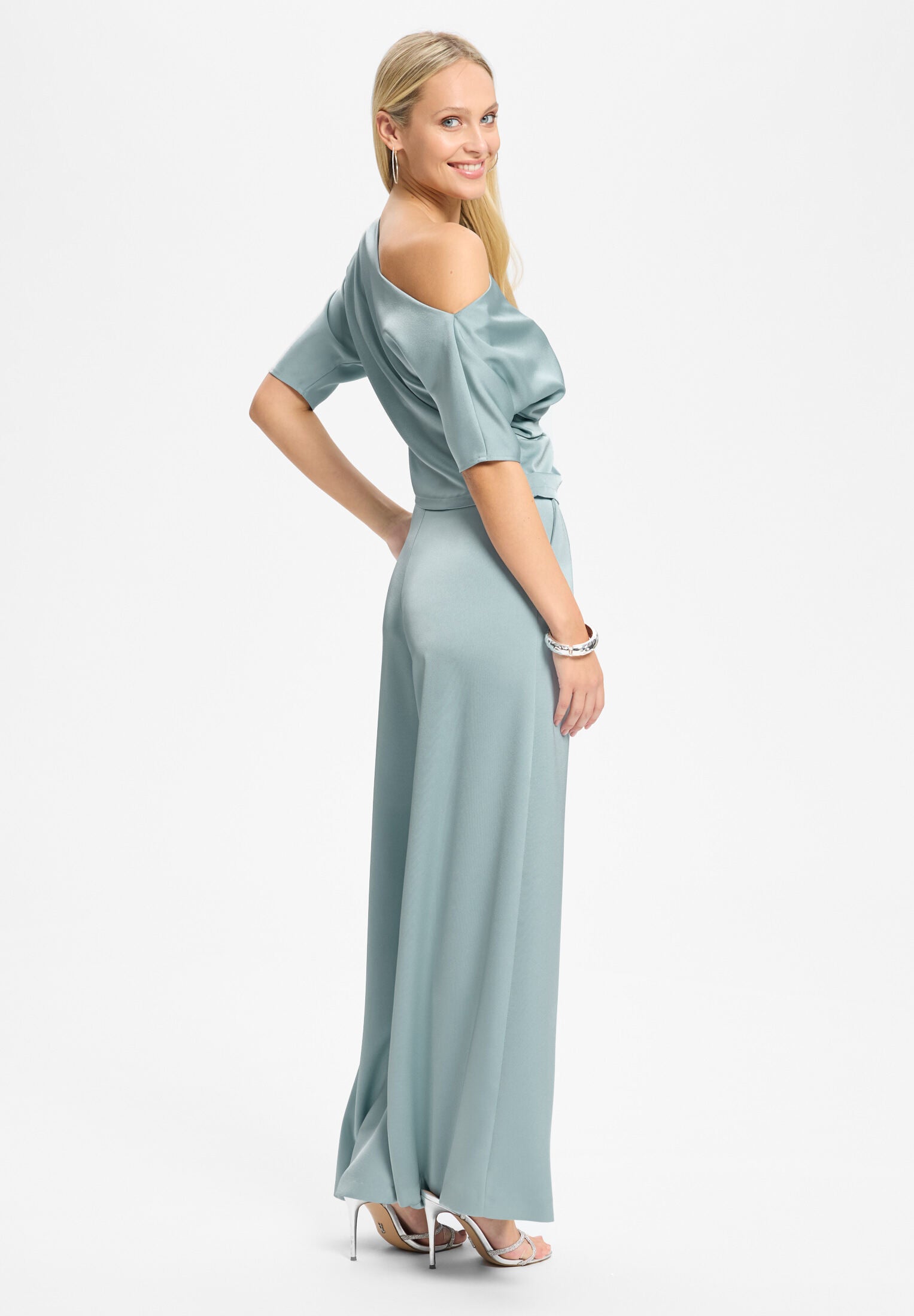 Satinhose mit weitem Bein