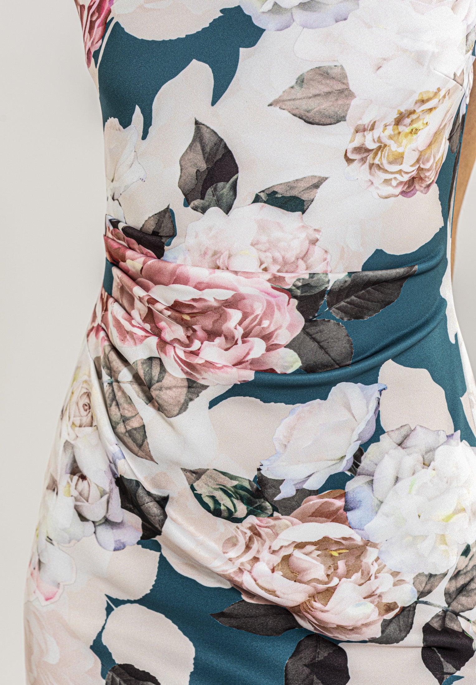 Cocktailkleid aus bedrucktem Scuba und Drapierung