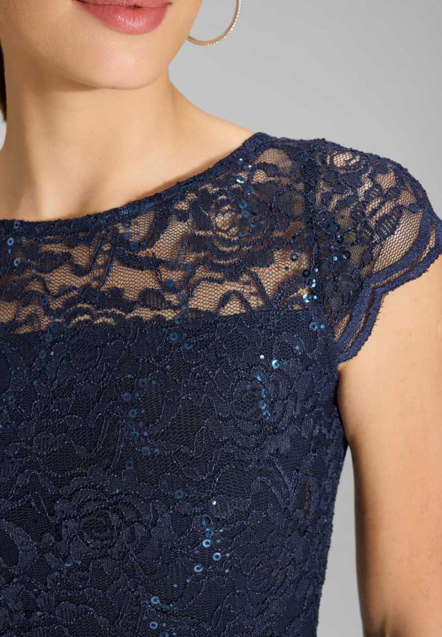 Kleid mit paillettenbesetztem Spitzenoberteil