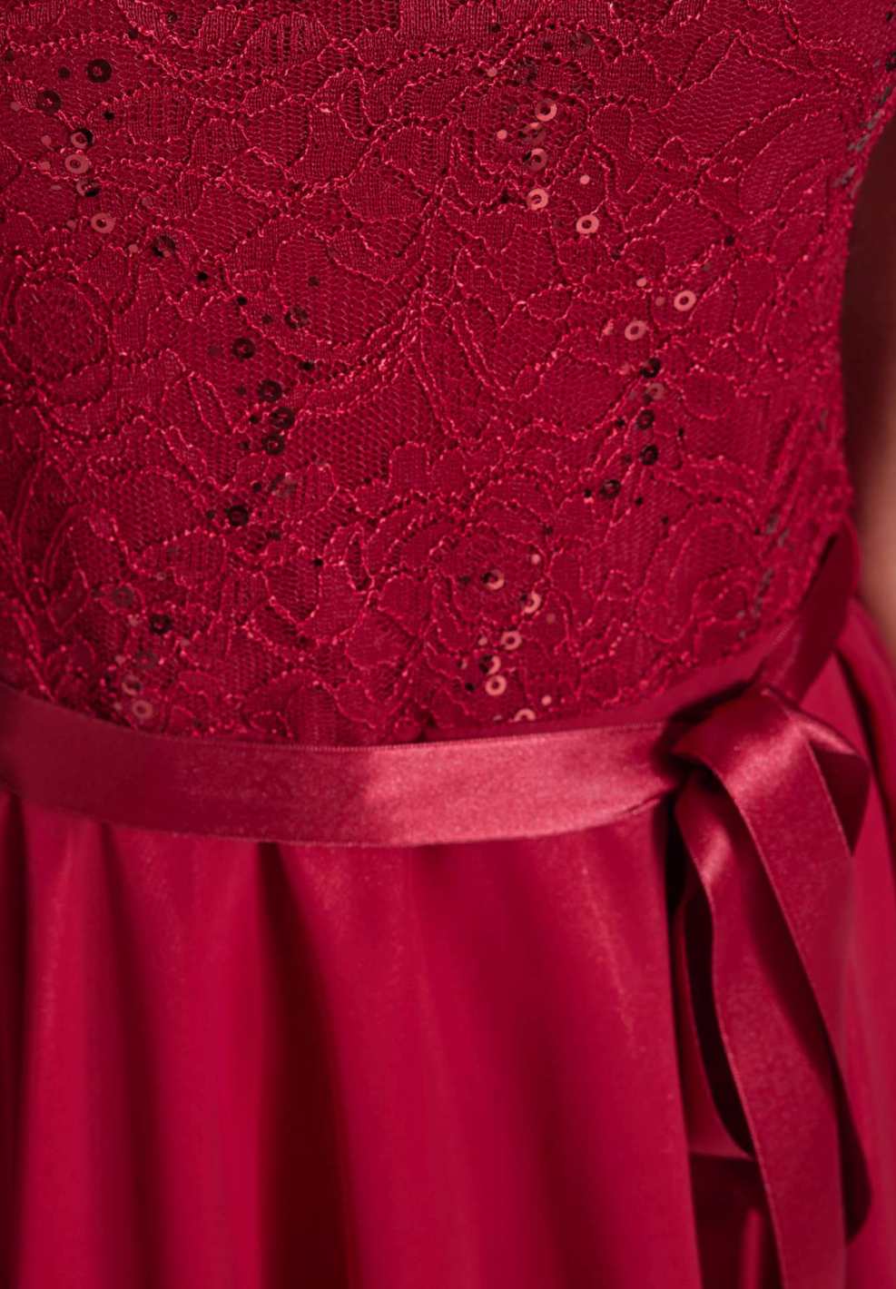 Kleid mit paillettenbesetztem Spitzenoberteil