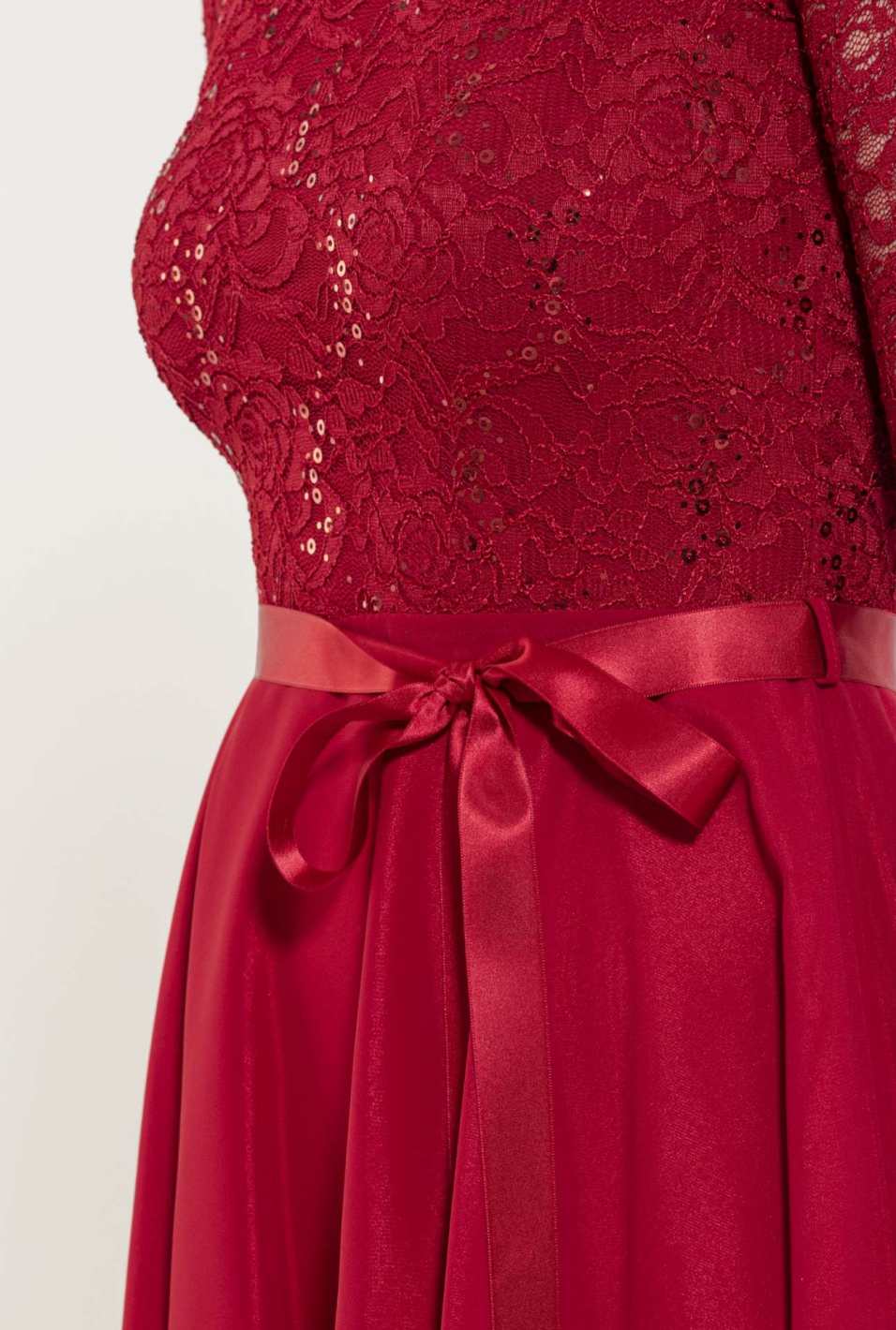 Kleid mit paillettenbesetztem Spitzenoberteil