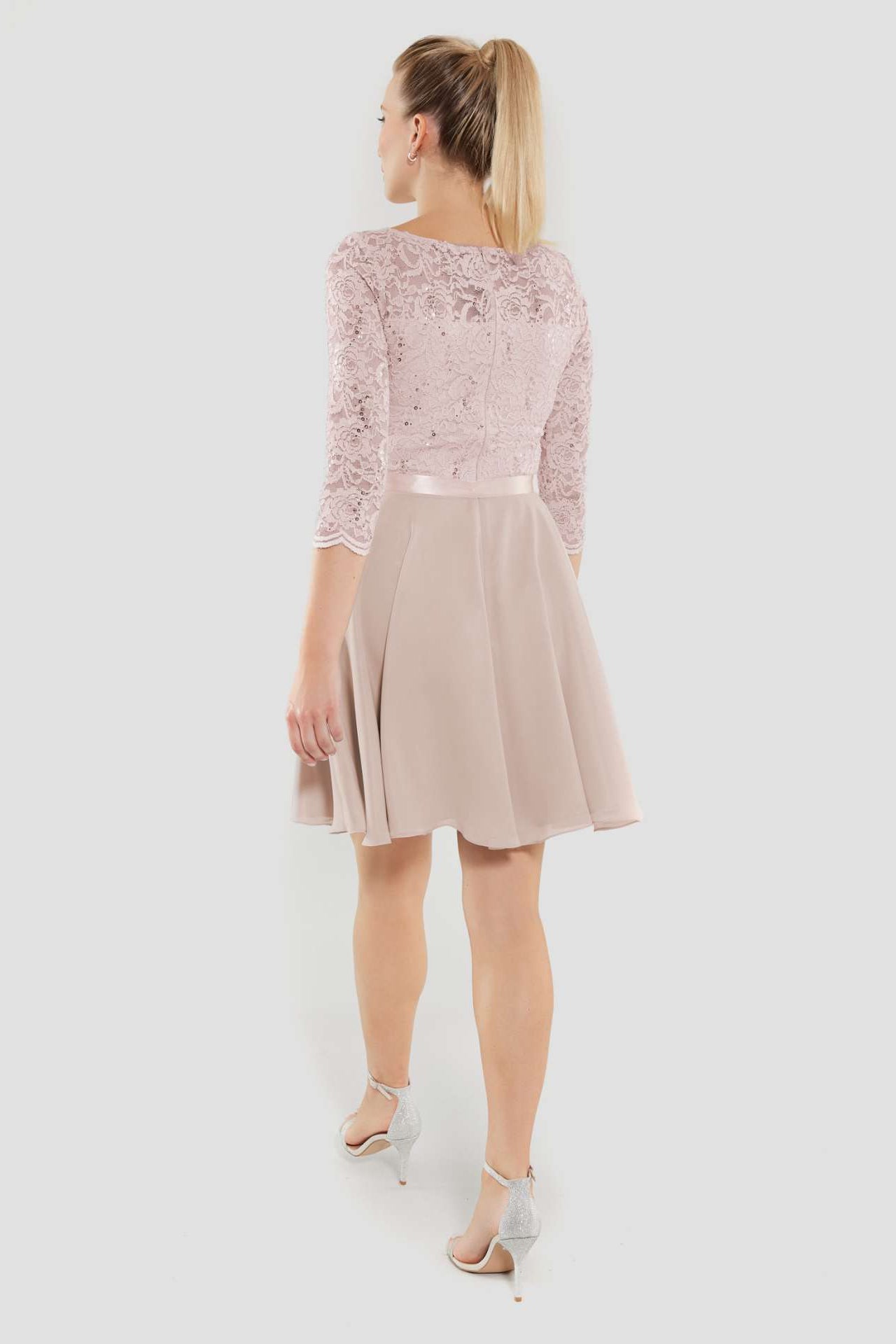 Kleid mit paillettenbesetztem Spitzenoberteil