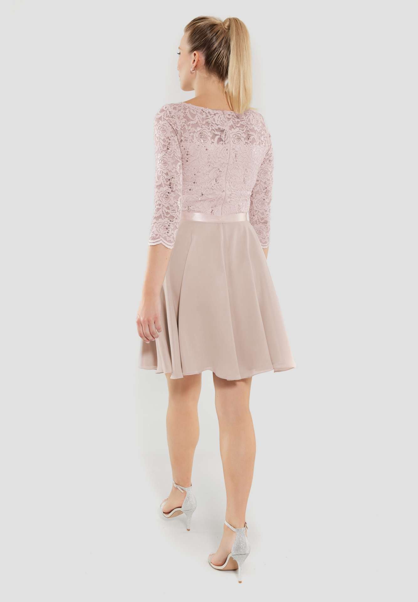 Kleid mit paillettenbesetztem Spitzenoberteil