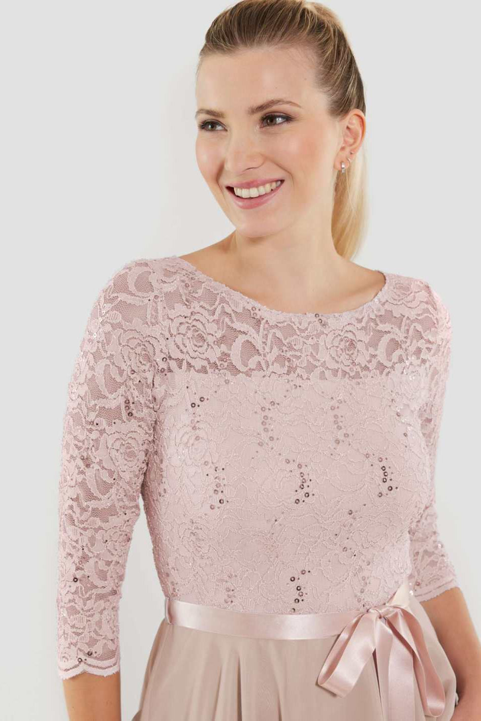 Kleid mit paillettenbesetztem Spitzenoberteil