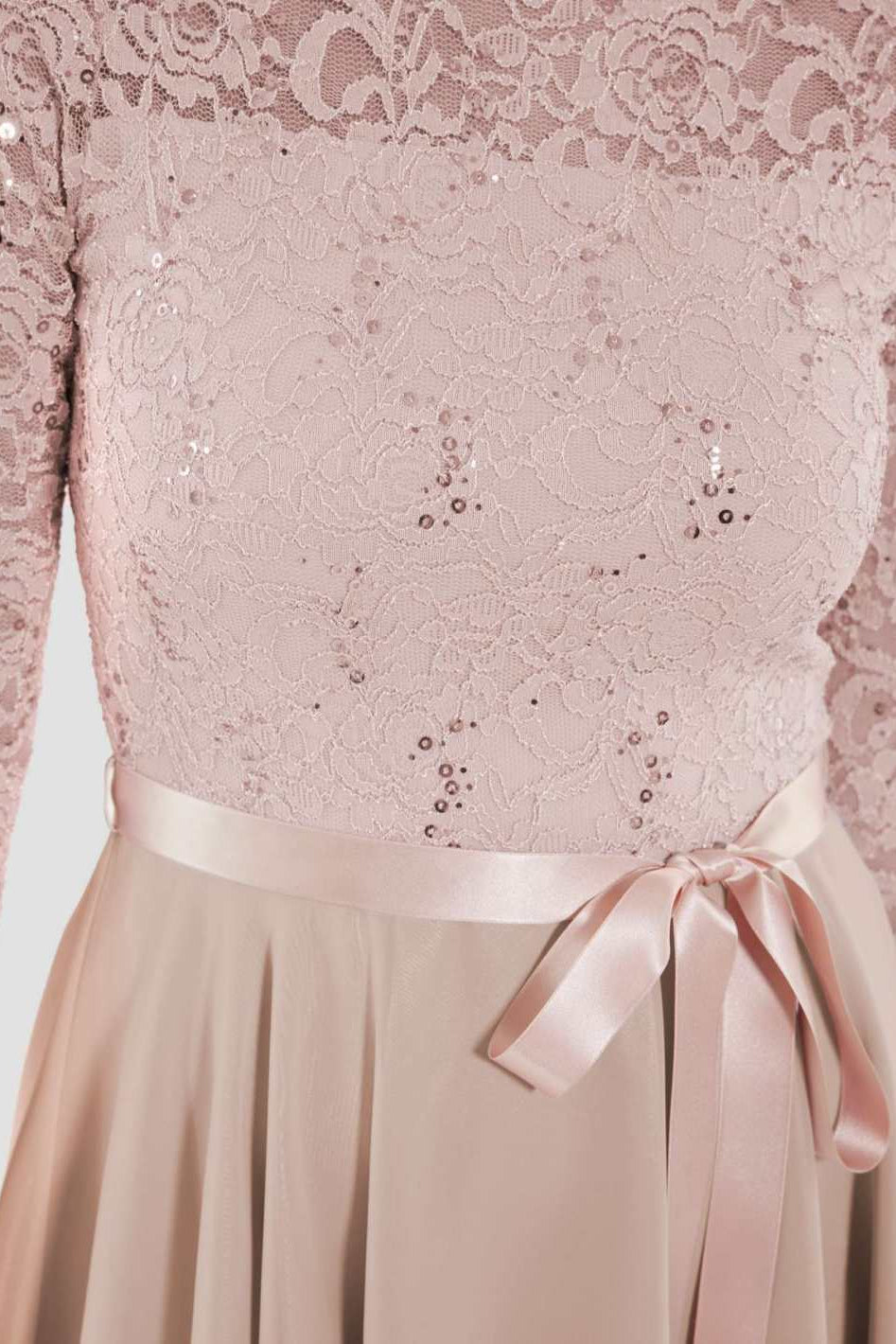 Kleid mit paillettenbesetztem Spitzenoberteil