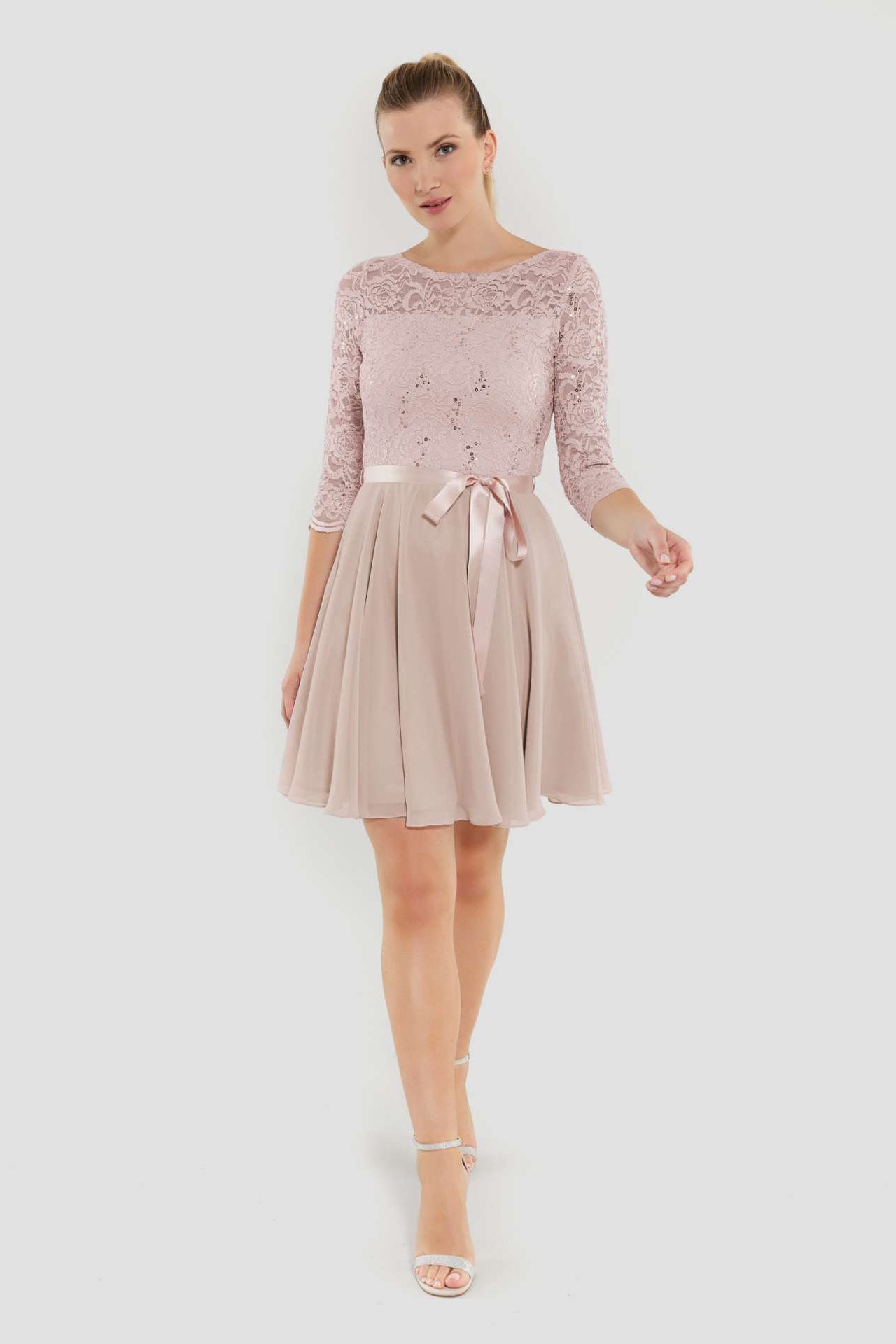 Kleid mit paillettenbesetztem Spitzenoberteil