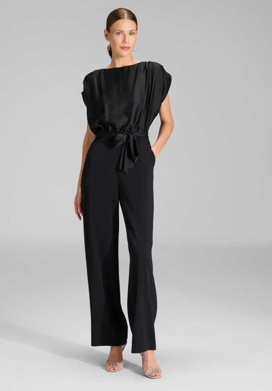 Jumpsuit mit geradem Beinschnitt black