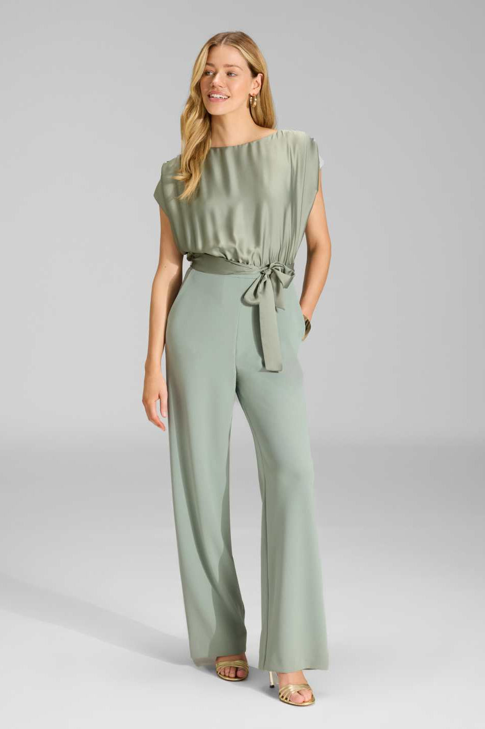 Jumpsuit mit geradem Beinschnitt soft green
