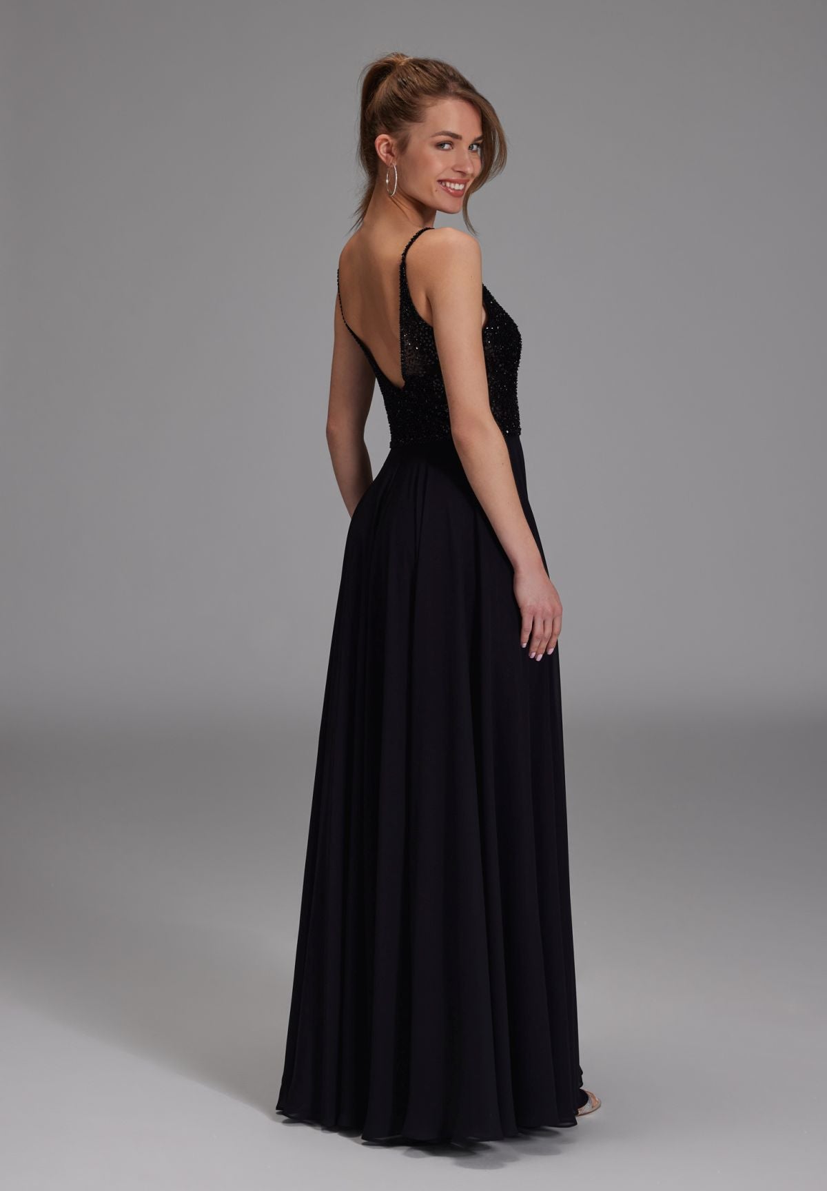 Langes paillettenbesticktes Abiball-Kleid