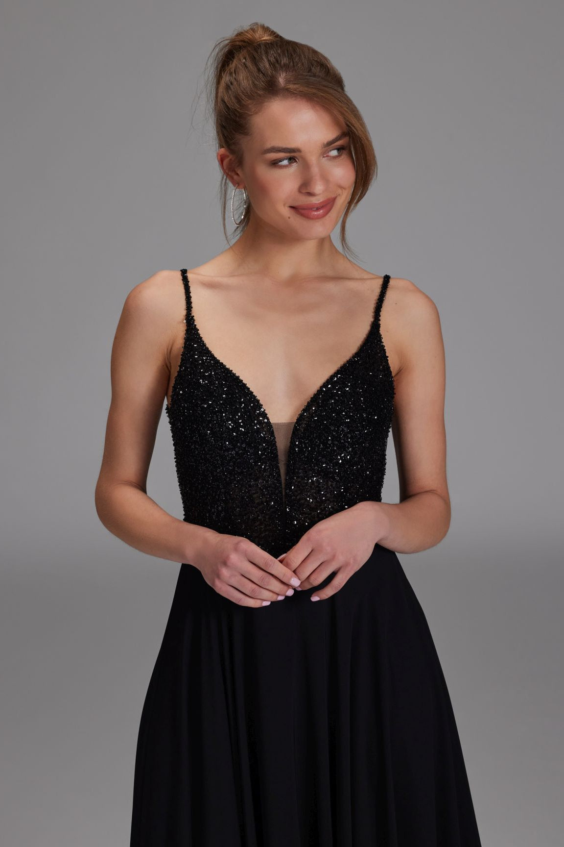 Langes paillettenbesticktes Abiball-Kleid