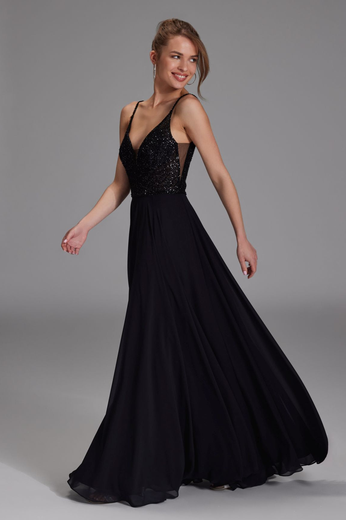 Langes paillettenbesticktes Abiball-Kleid