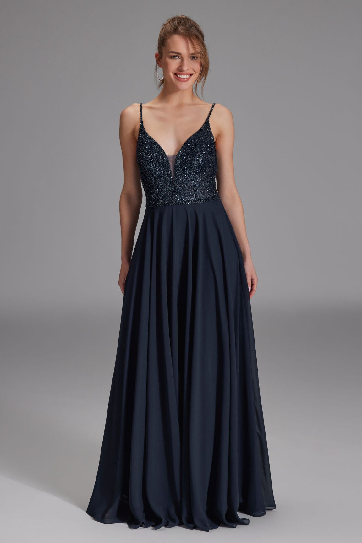 Langes paillettenbesticktes Abiball-Kleid navy