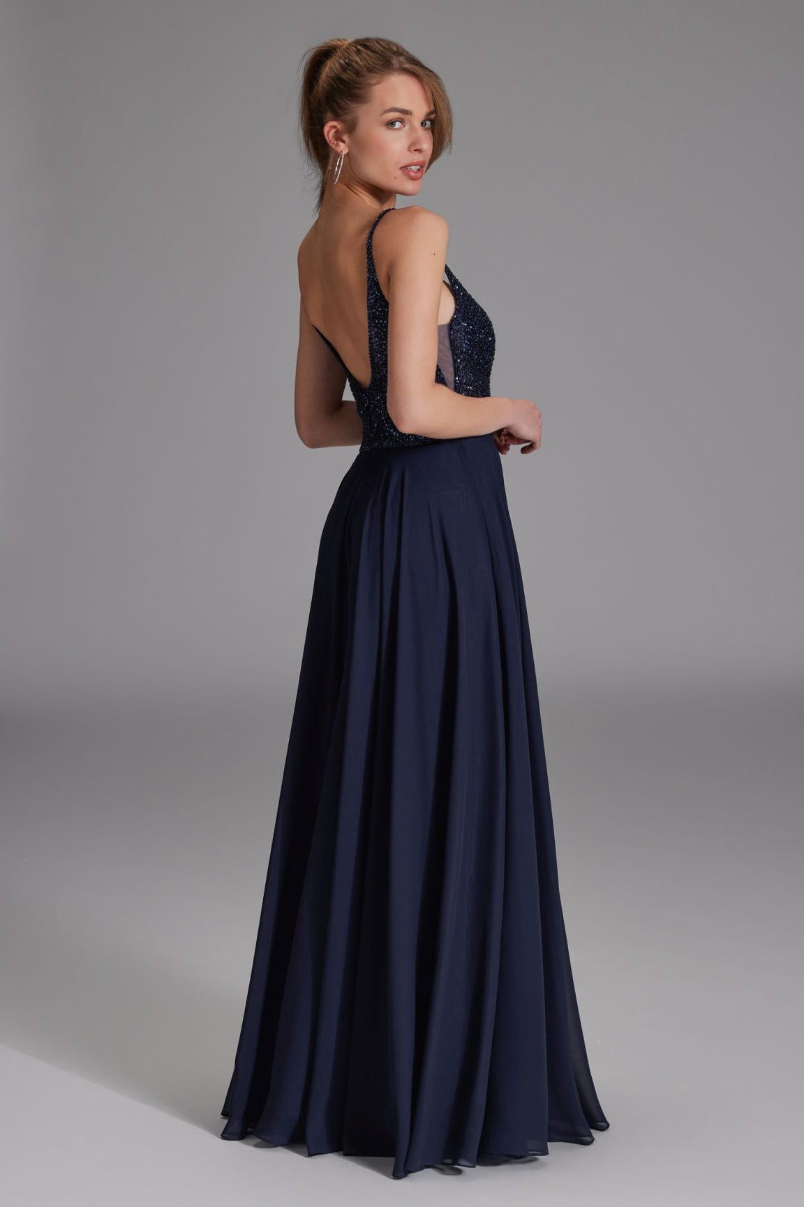 Langes paillettenbesticktes Abiball-Kleid