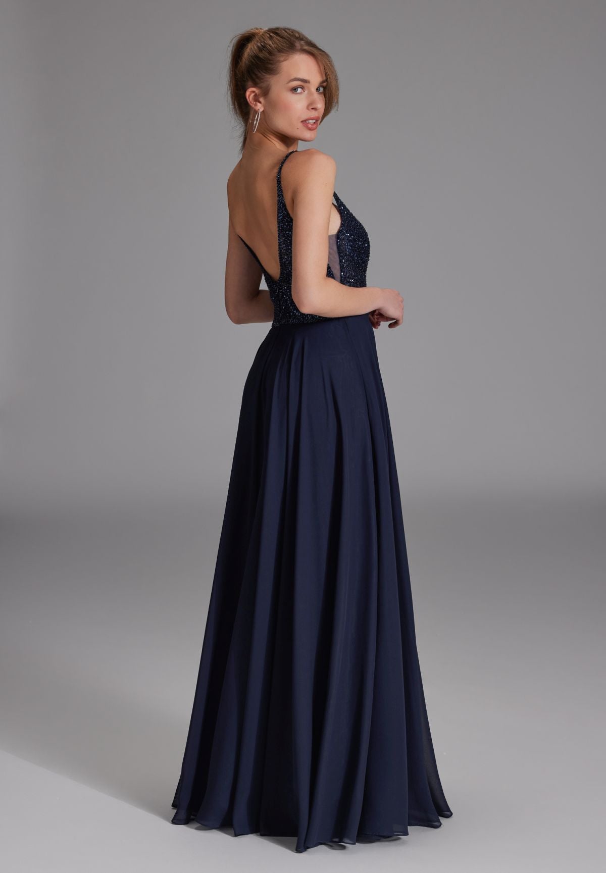 Langes paillettenbesticktes Abiball-Kleid