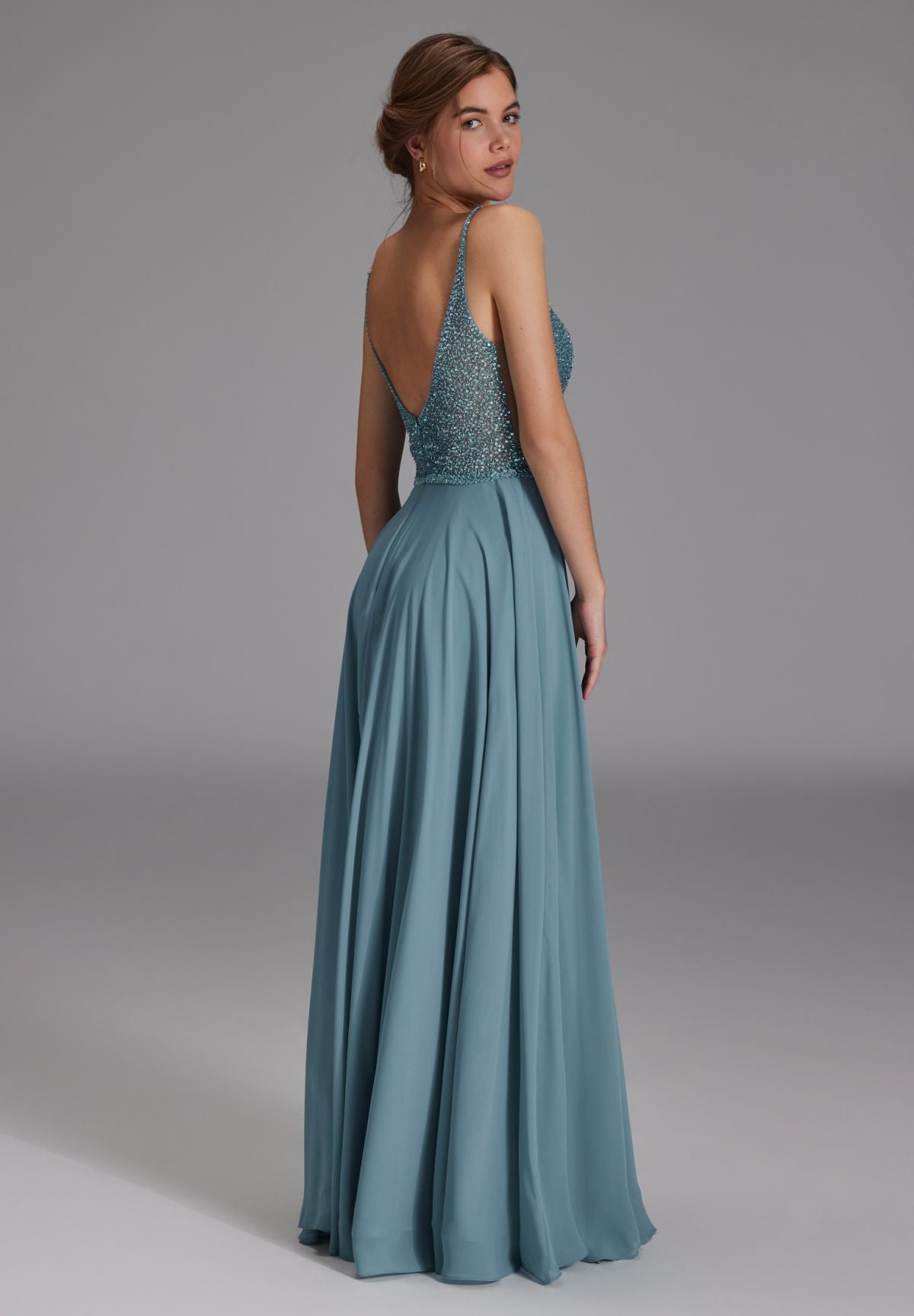 Langes paillettenbesticktes Abiball-Kleid