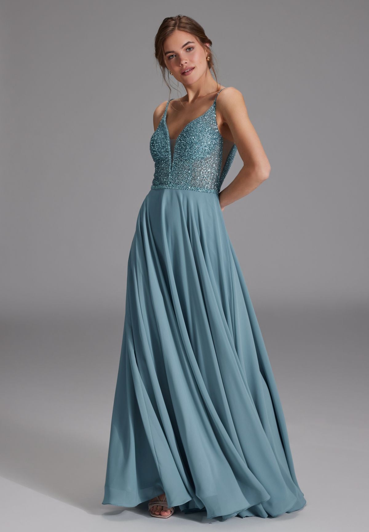 Langes paillettenbesticktes Abiball-Kleid