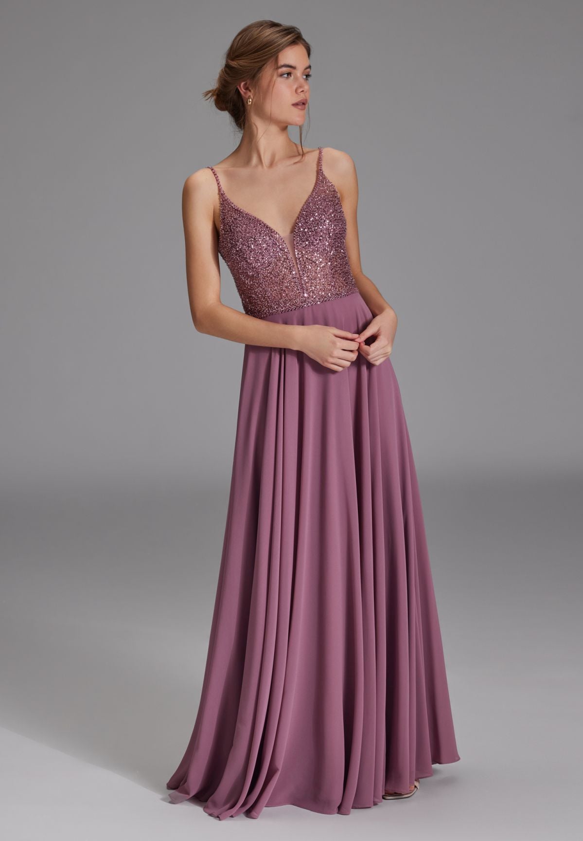 Langes paillettenbesticktes Abiball-Kleid