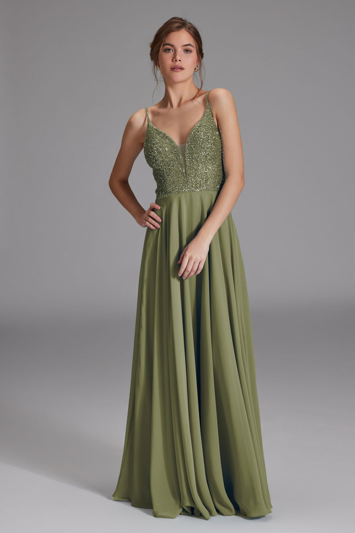 Langes paillettenbesticktes Abiball-Kleid moss green