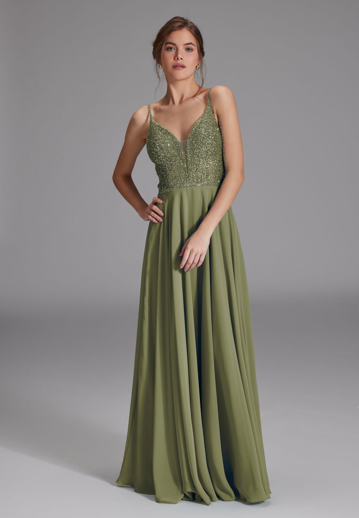 Langes paillettenbesticktes Abiball-Kleid moss green