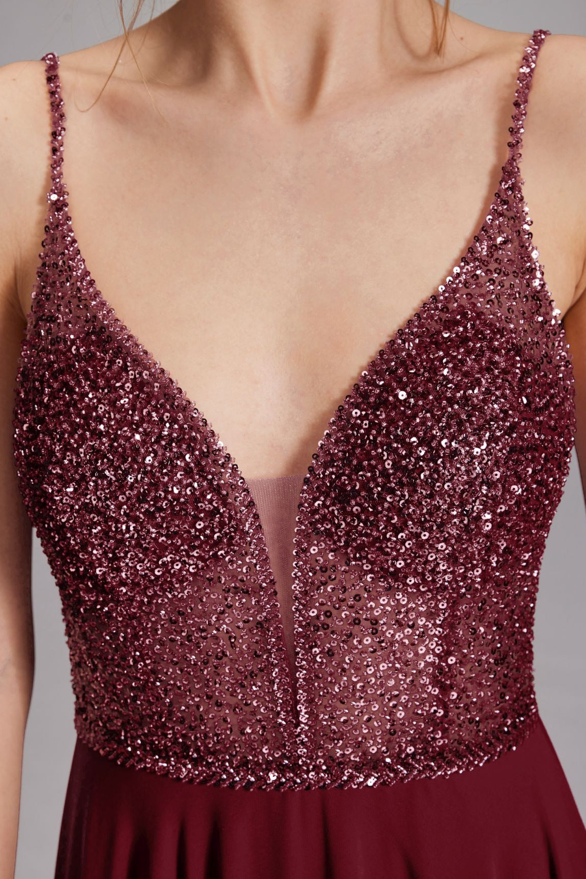 Langes paillettenbesticktes Abiball-Kleid