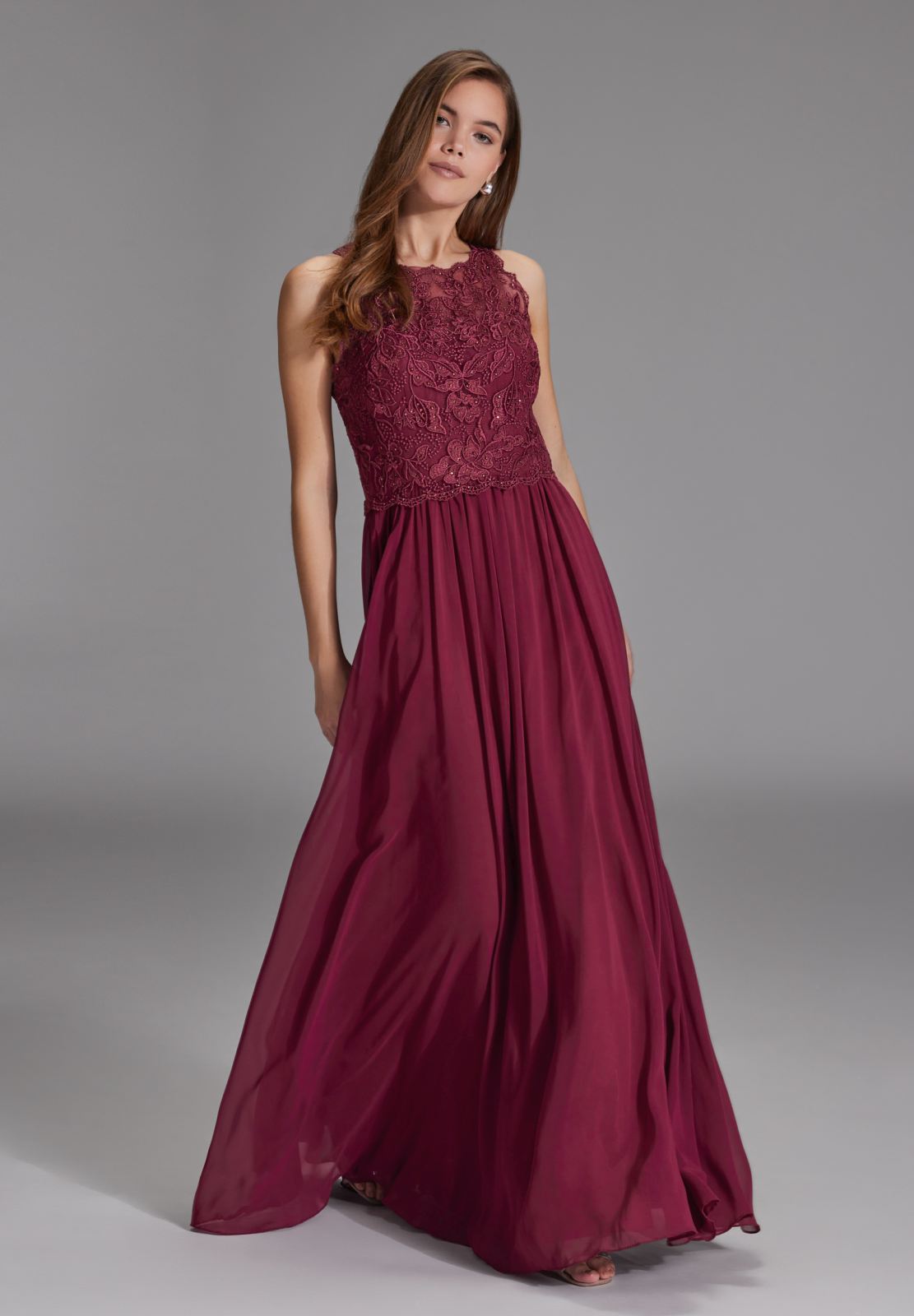 High-closed-Abendkleid mit floraler Spitze grape wine