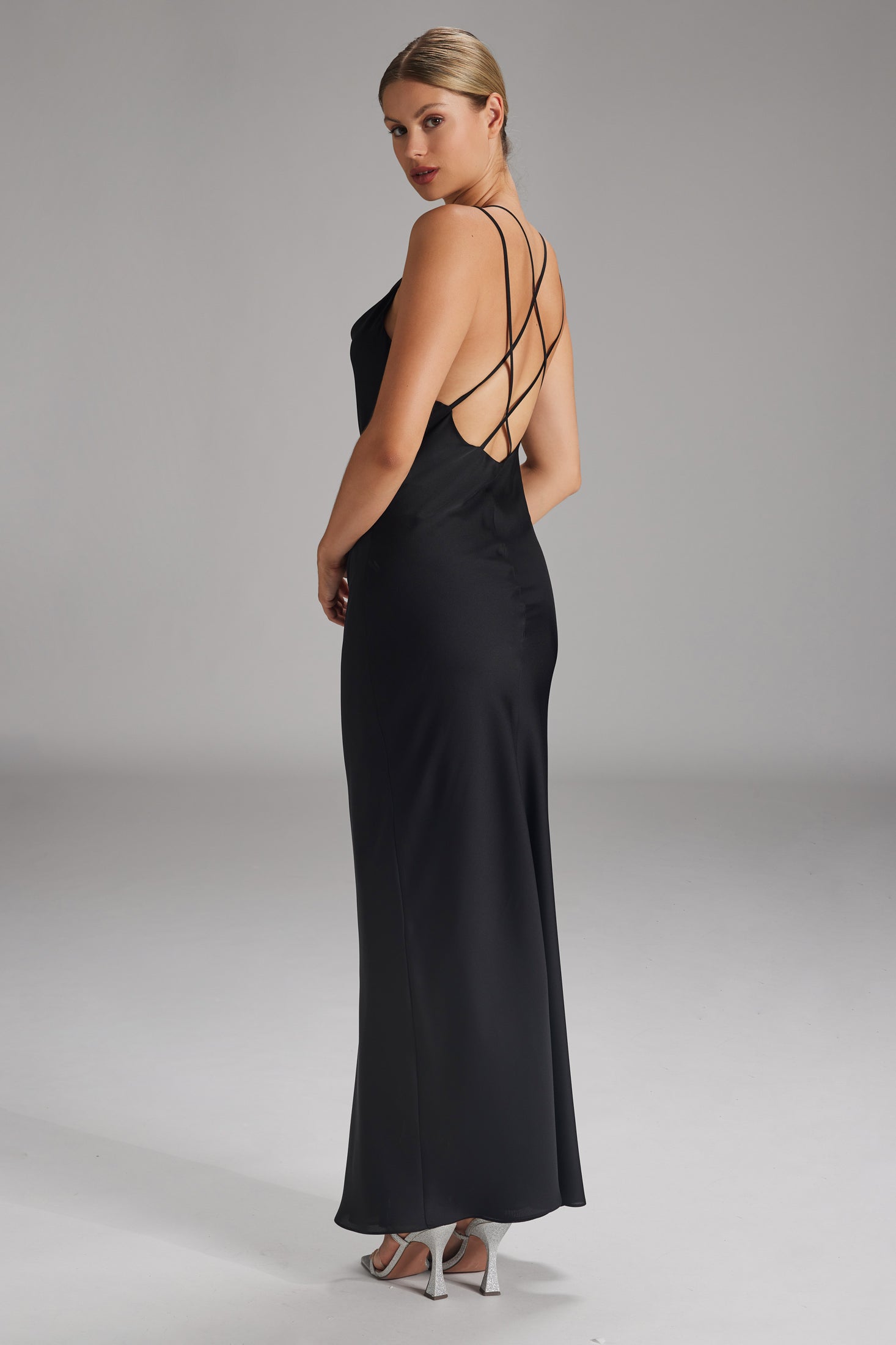 Slip-Dress aus nachhaltigem Satinchiffon