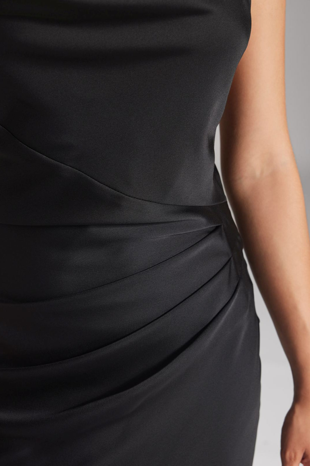 Slip-Dress aus nachhaltigem Satinchiffon