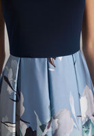 Feminines Minikleid mit Blütenrock