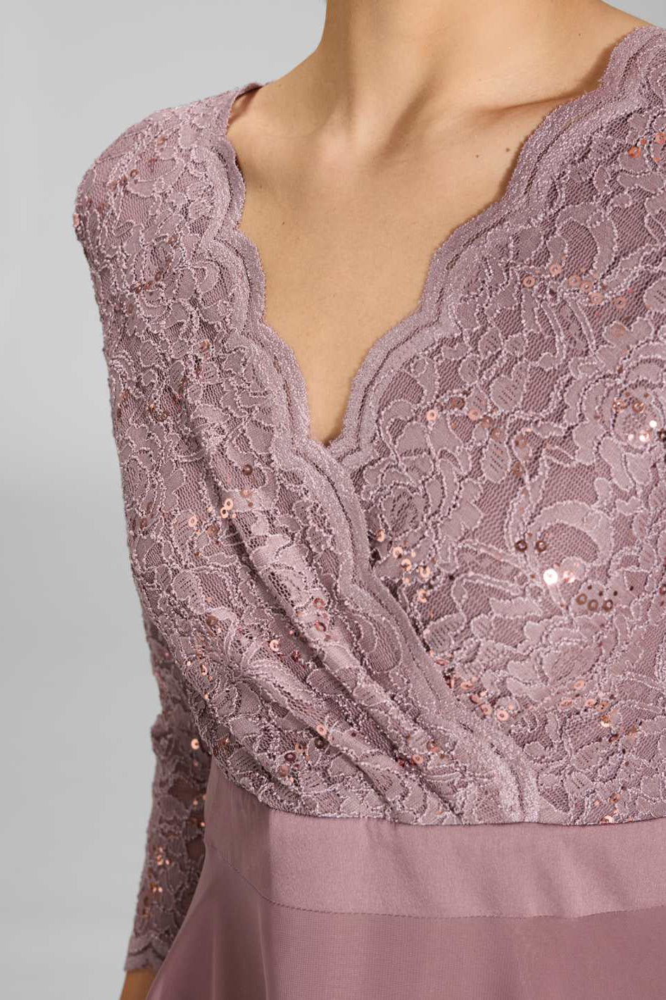 Cocktailkleid aus Material-Mix