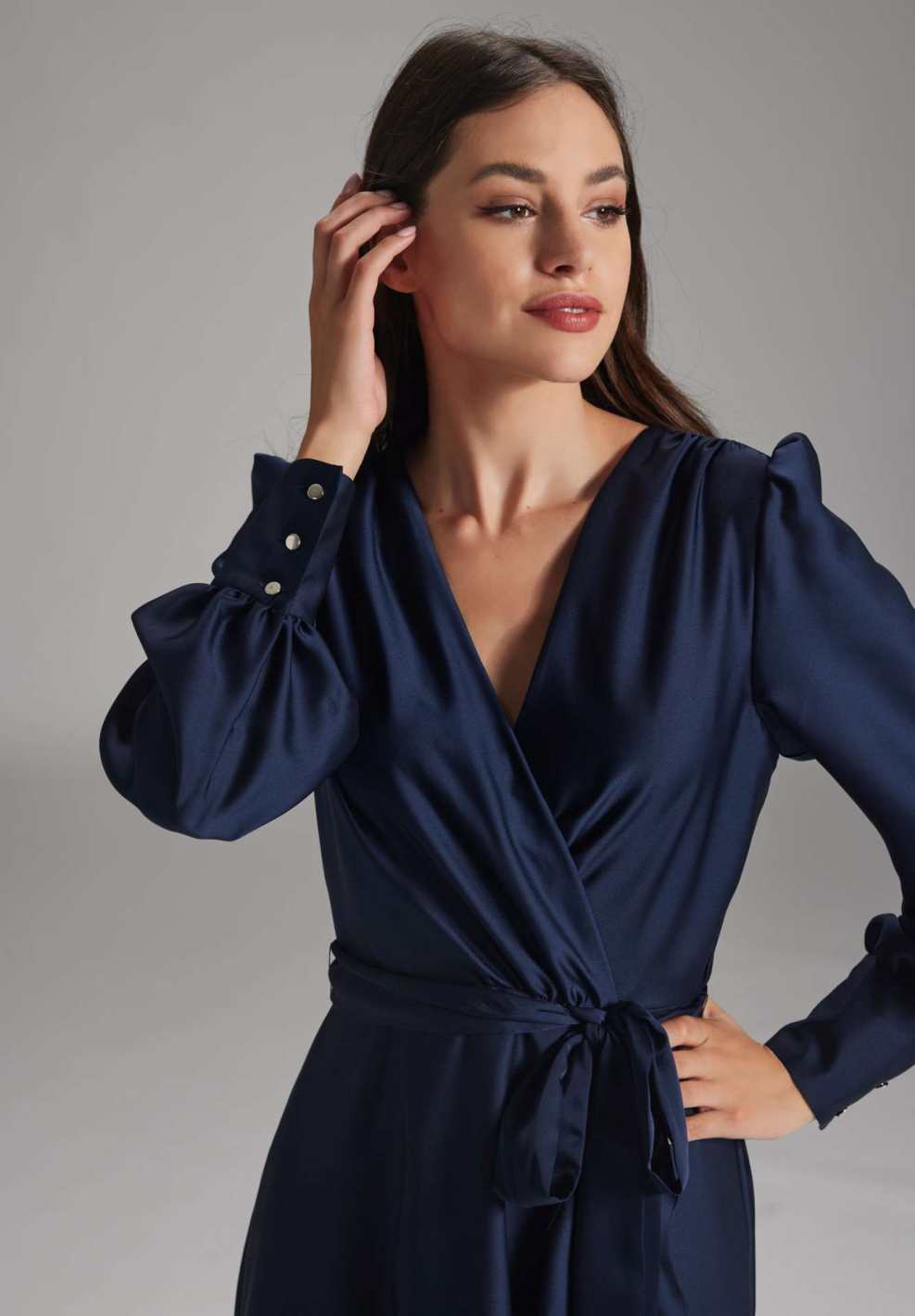 Vokuhila-Kleid mit blusigen Ärmeln