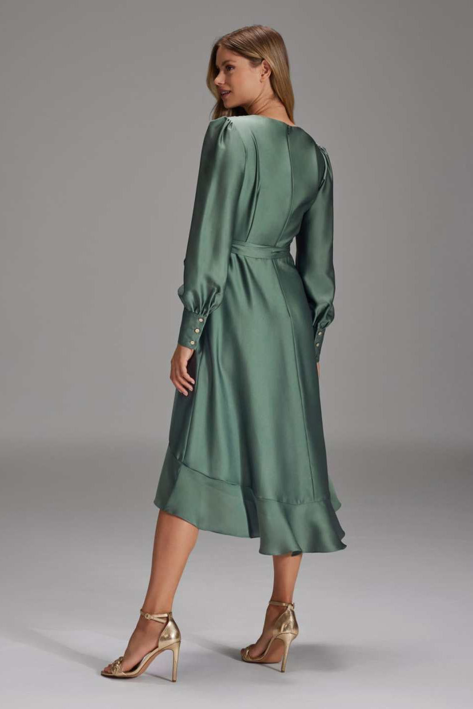 Vokuhila-Kleid mit blusigen Ärmeln