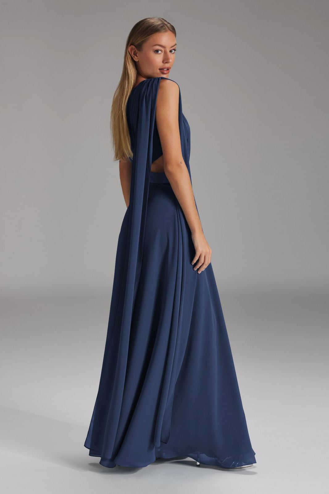 One-Shoulder-Maxikleid aus nachhaltigem Chiffon