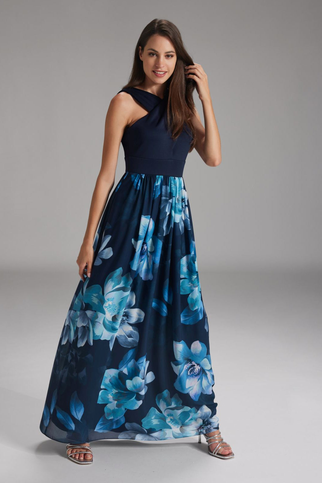 Maxikleid mit Criss-Cross-Trägern