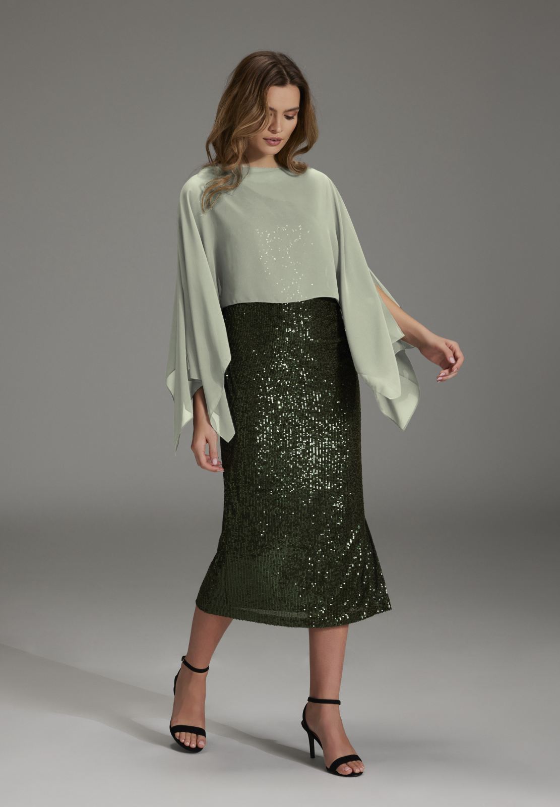 Stola aus nachhaltigem Chiffon mit Ärmelschlitzen eucalyptus green