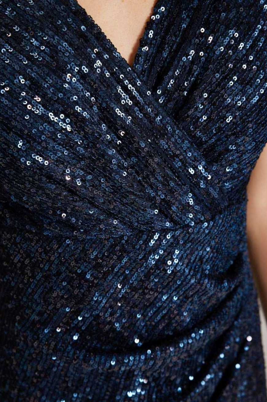 Cocktailkleid aus elastischer Paillette mit Wickel Ausschnitt