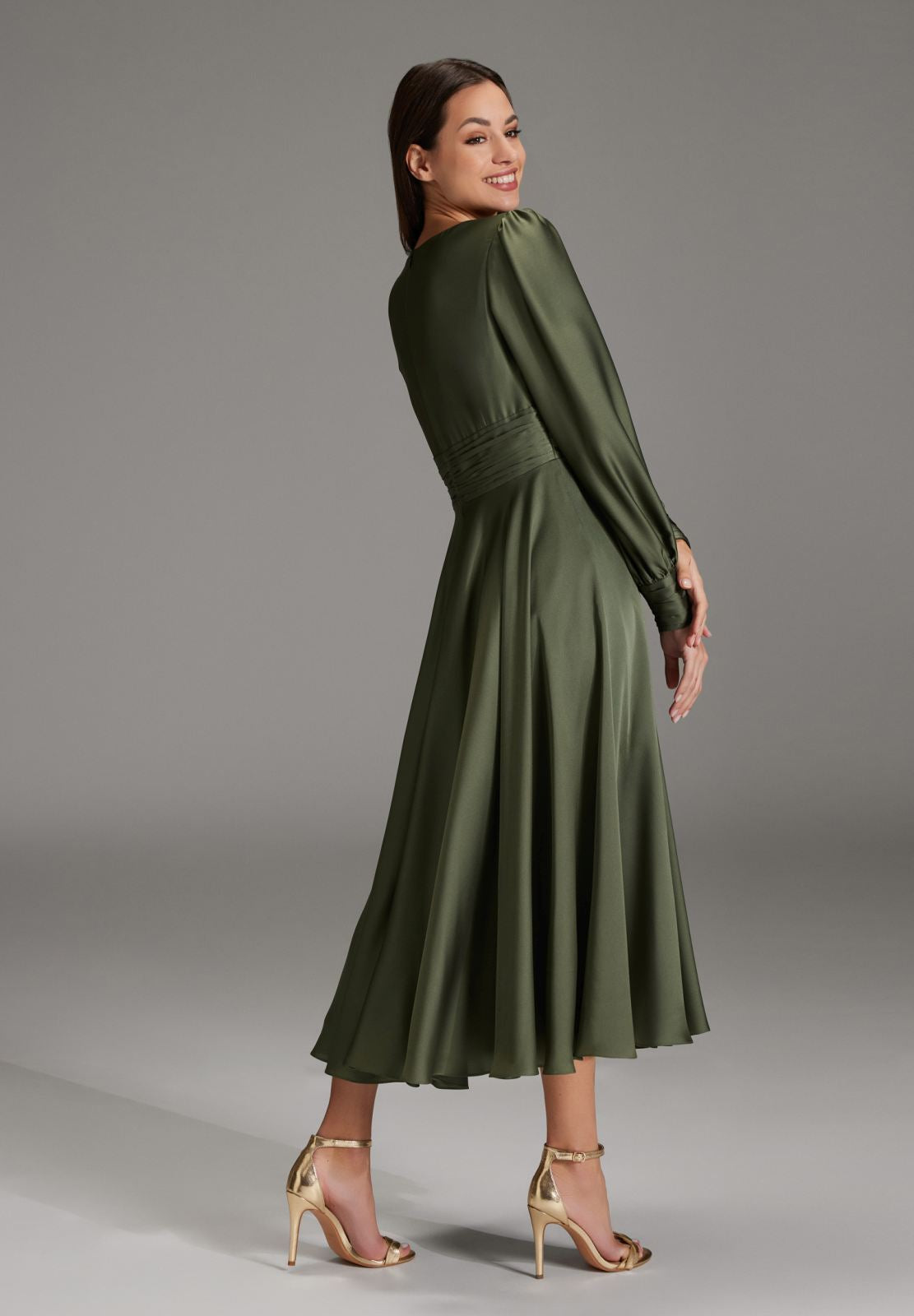 Midi Kleid aus nachhaltigem Satin mit Raffdetails